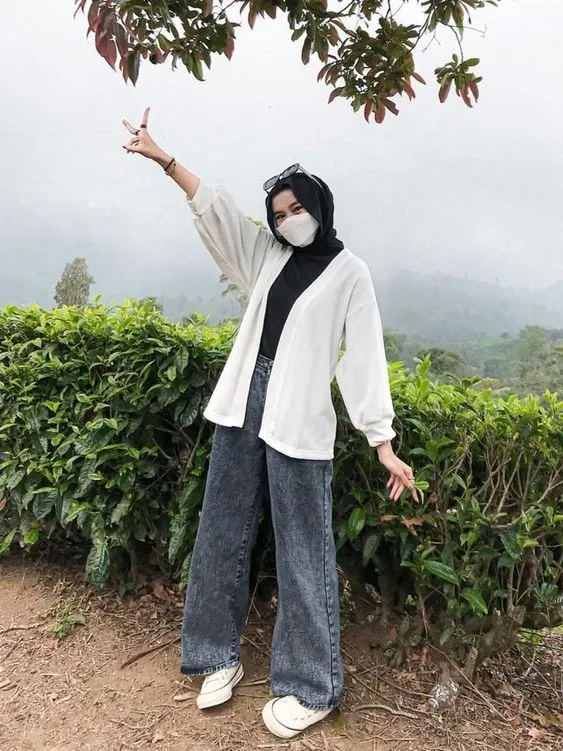 Kumpulan Gaya Foto Berdiri Hijab Terbagus dan Terlengkap 12 Gaya Foto Berdiri Hijab