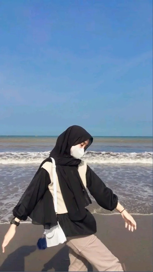 Kumpulan Gaya Foto Berdiri Hijab Terbagus dan Terlengkap 3 Gaya Foto Berdiri Hijab