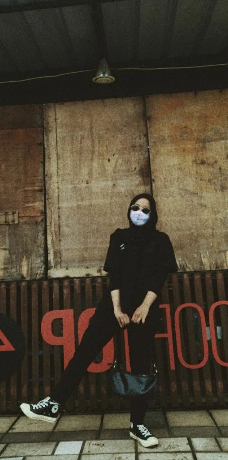 Kumpulan Gaya Foto Berdiri Hijab Terbagus dan Terlengkap 25 Gaya Foto Berdiri Hijab