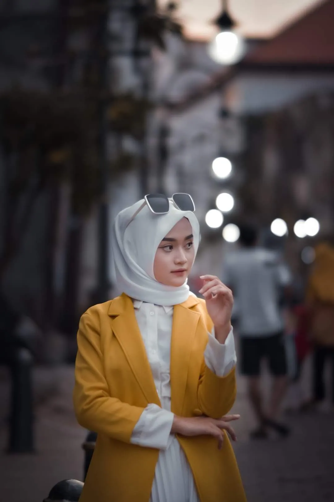 Kumpulan Gaya Foto Berdiri Hijab Terbagus dan Terlengkap 24 Gaya Foto Berdiri Hijab