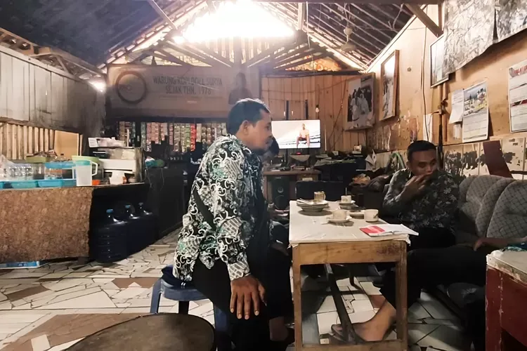 Kumpulan Desain Warung Kopi Sederhana di Kampung Terbagus 19 Desain Warung Kopi Sederhana di Kampung