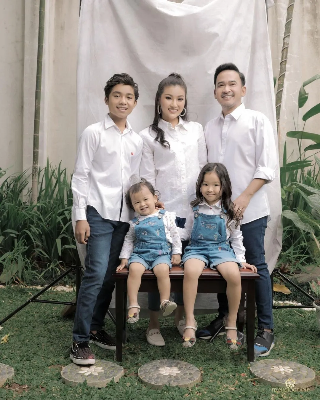 Kumpulan Gambar Keluarga Bahagia Terbagus dan Terlengkap 24 Gambar Keluarga Bahagia