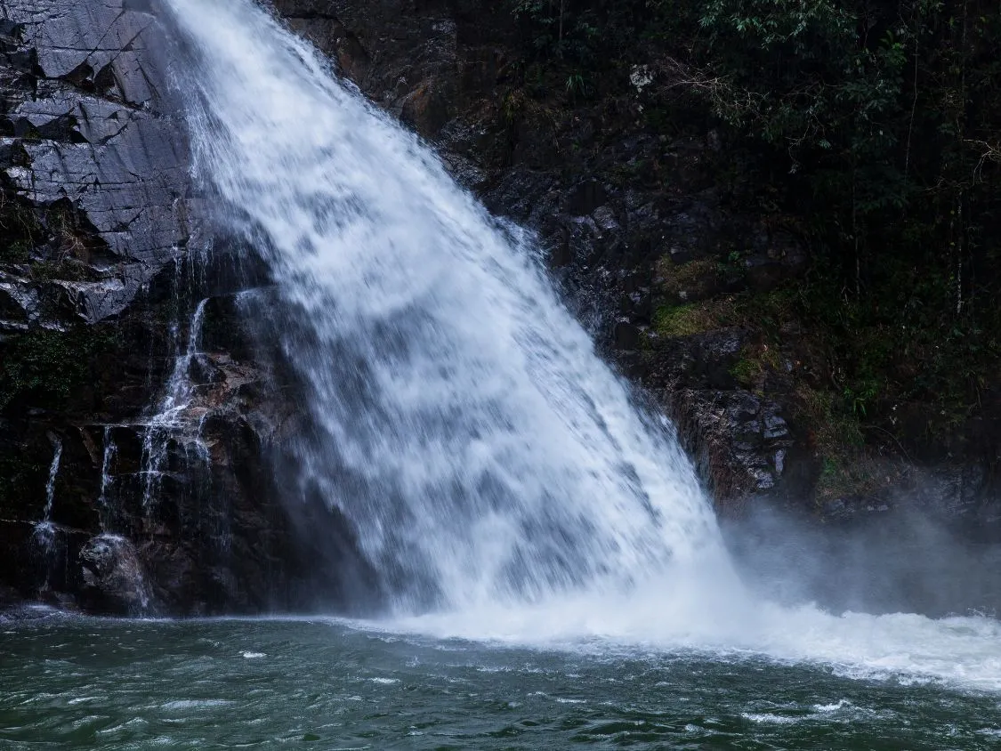 Kumpulan Foto Air Terjun Paling Indah Terbagus dan Terlengkap 14 Foto Air Terjun