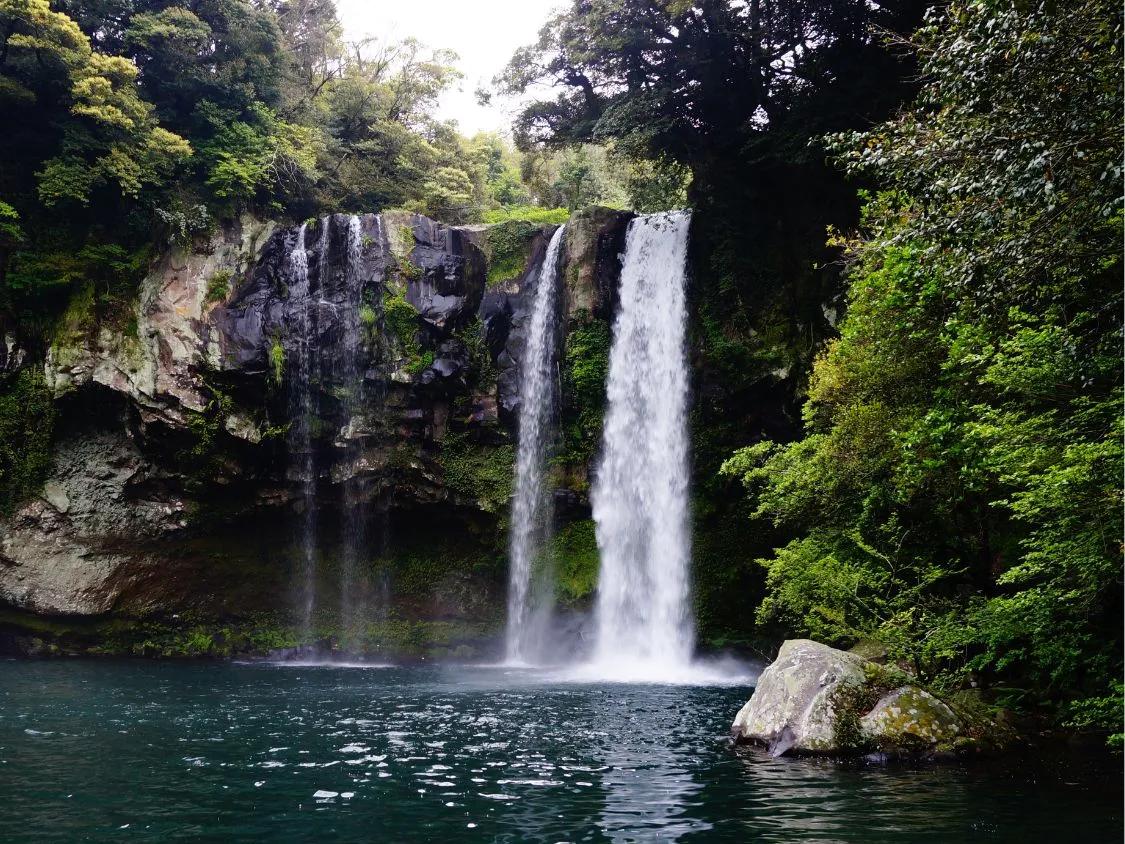 Kumpulan Foto Air Terjun Paling Indah Terbagus dan Terlengkap 10 Foto Air Terjun