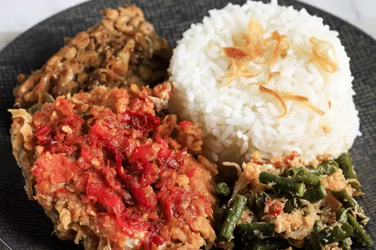 Kumpulan Foto Ayam Geprek Paling Enak Terbagus dan Terlengkap 25 Foto Ayam Geprek