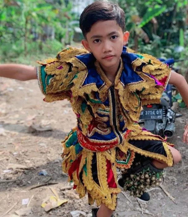 Kumpulan Foto Entul Garuda Wisnu Satria Muda Terbagus dan Terlengkap 10 Foto Entul Garuda Wisnu Satria Muda