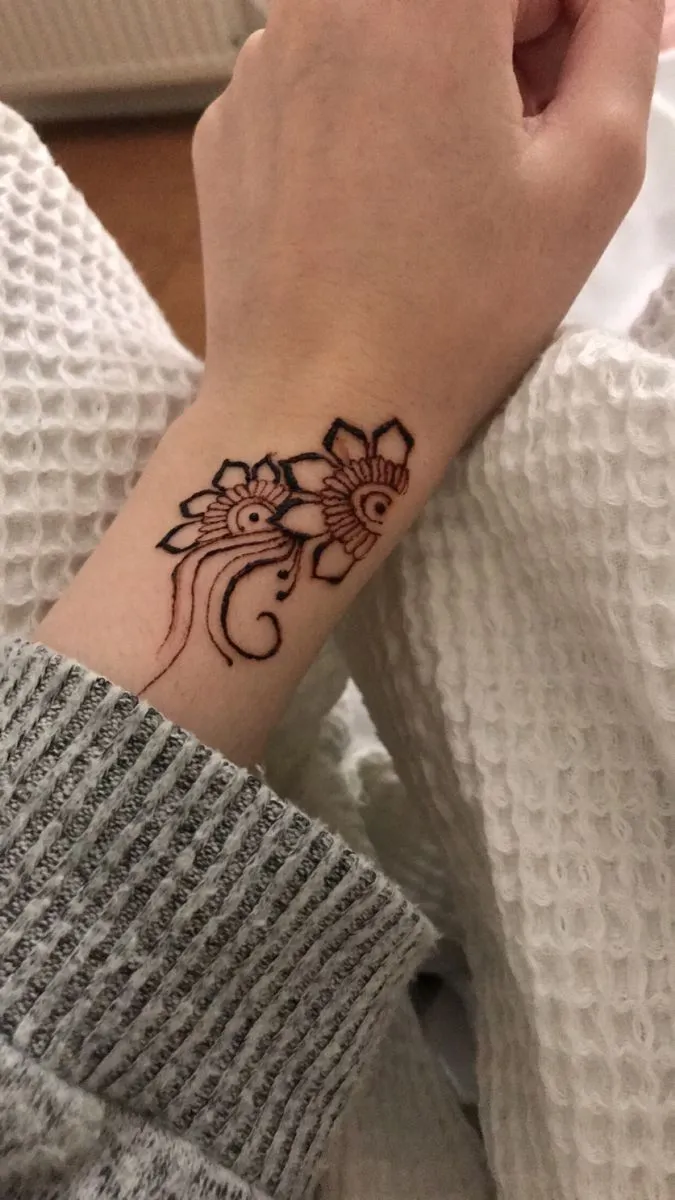 Kumpulan Foto Henna Simple Paling Mudah Terbagus dan Lengkap 31 Foto Henna Simple