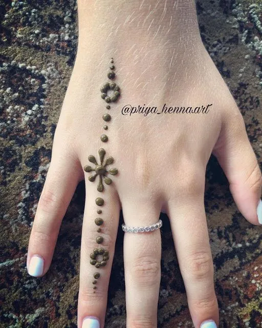 Kumpulan Foto Henna Simple Paling Mudah Terbagus dan Lengkap 8 Foto Henna Simple