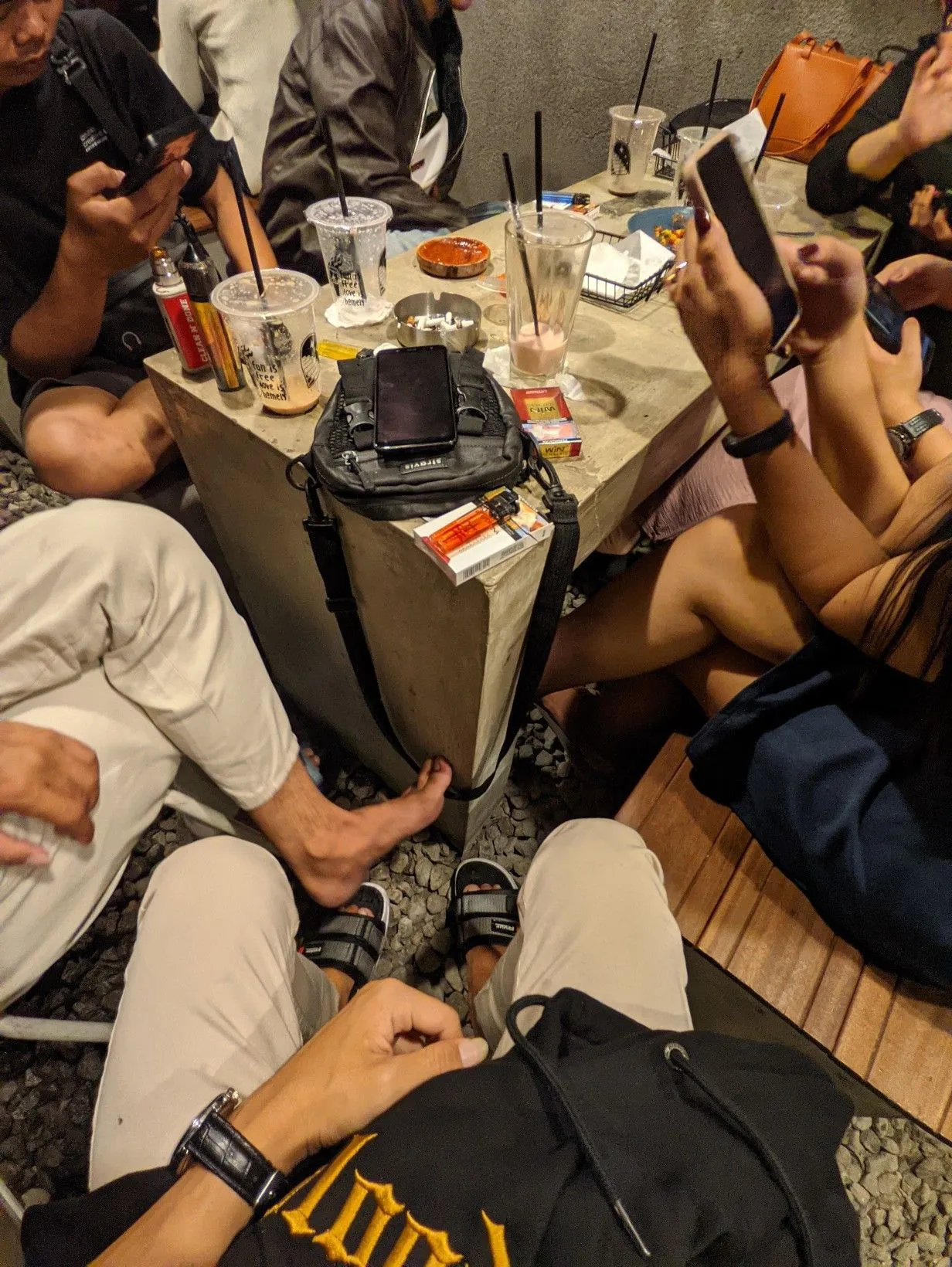 Kumpulan Foto Nongkrong Ngumpul Terbagus dan Terlengkap 2 Foto Nongkrong