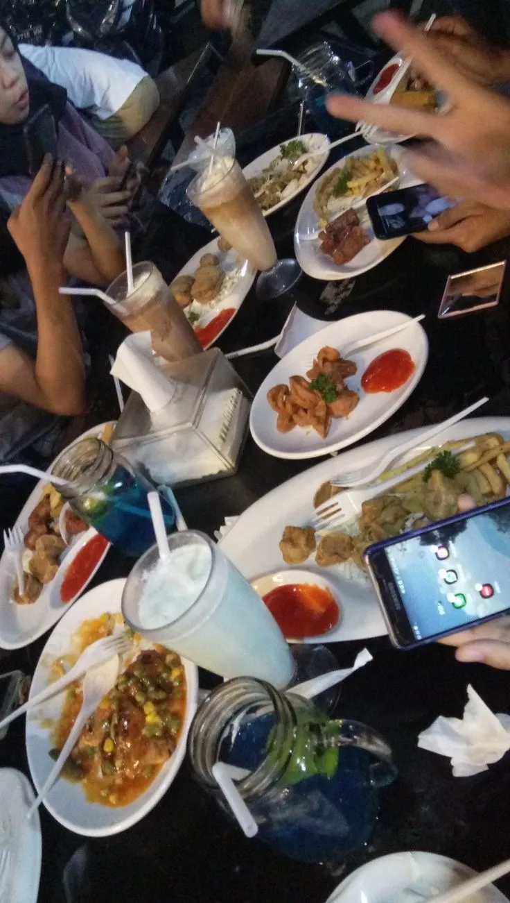 Kumpulan Foto Nongkrong Ngumpul Terbagus dan Terlengkap 19 Foto Nongkrong