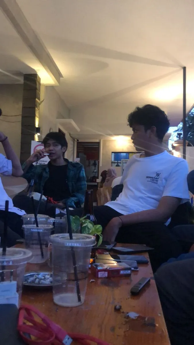 Kumpulan Foto Nongkrong Ngumpul Terbagus dan Terlengkap 23 Foto Nongkrong