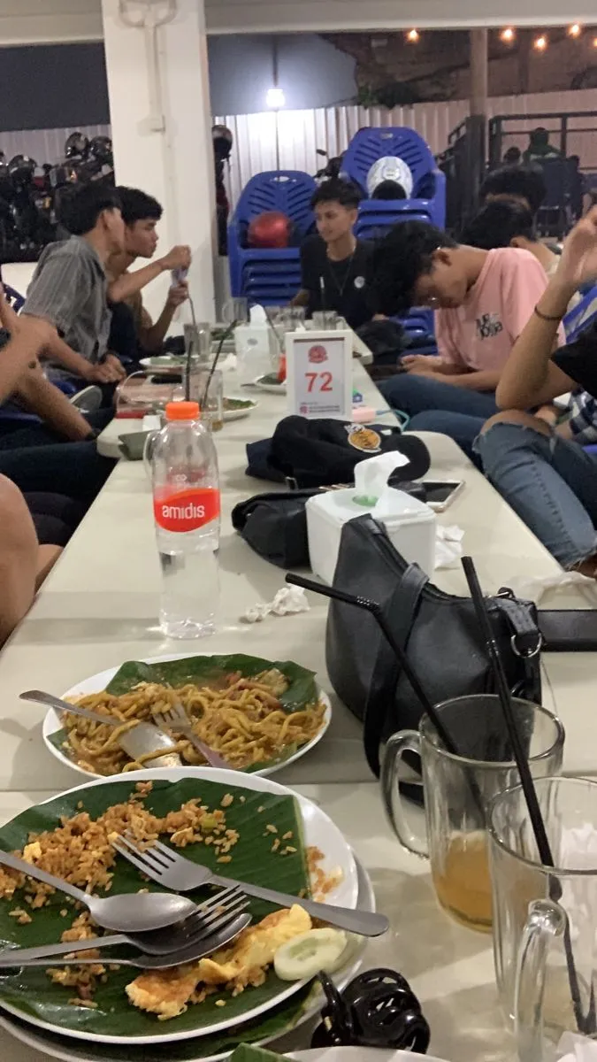 Kumpulan Foto Nongkrong Ngumpul Terbagus dan Terlengkap 26 Foto Nongkrong