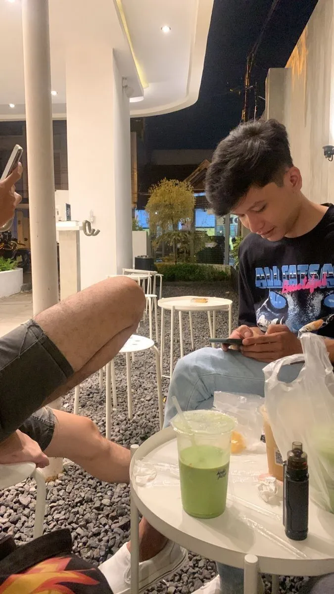 Kumpulan Foto Nongkrong Ngumpul Terbagus dan Terlengkap 31 Foto Nongkrong