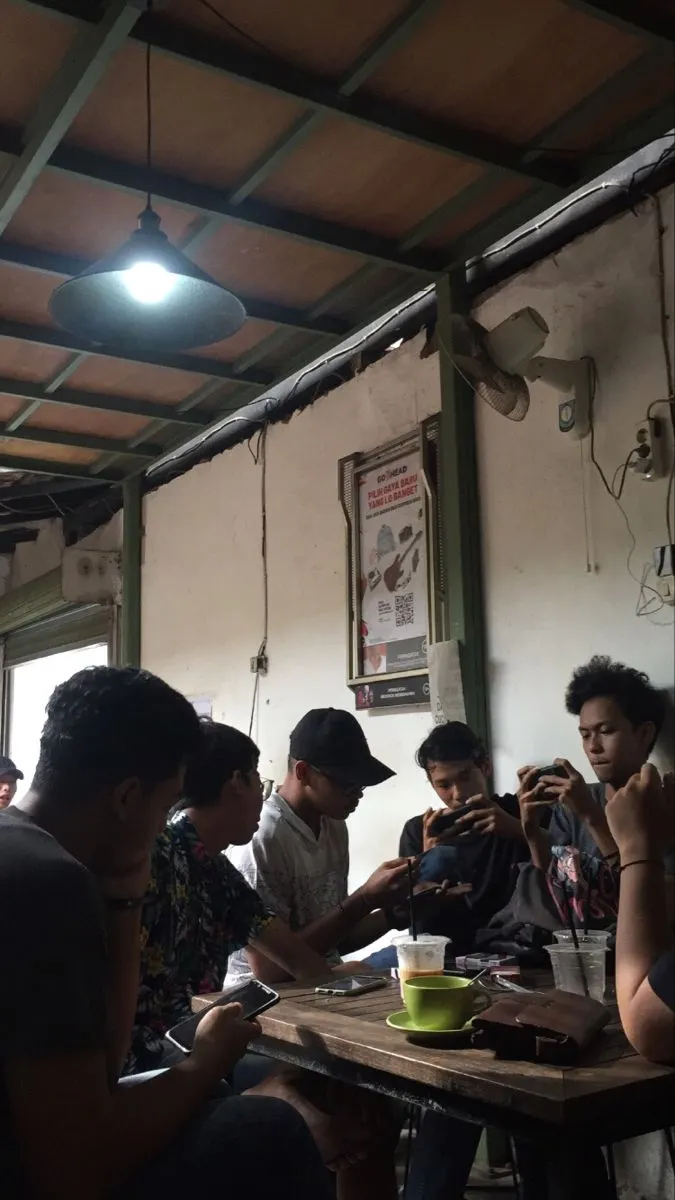 Kumpulan Foto Nongkrong Ngumpul Terbagus dan Terlengkap 8 Foto Nongkrong