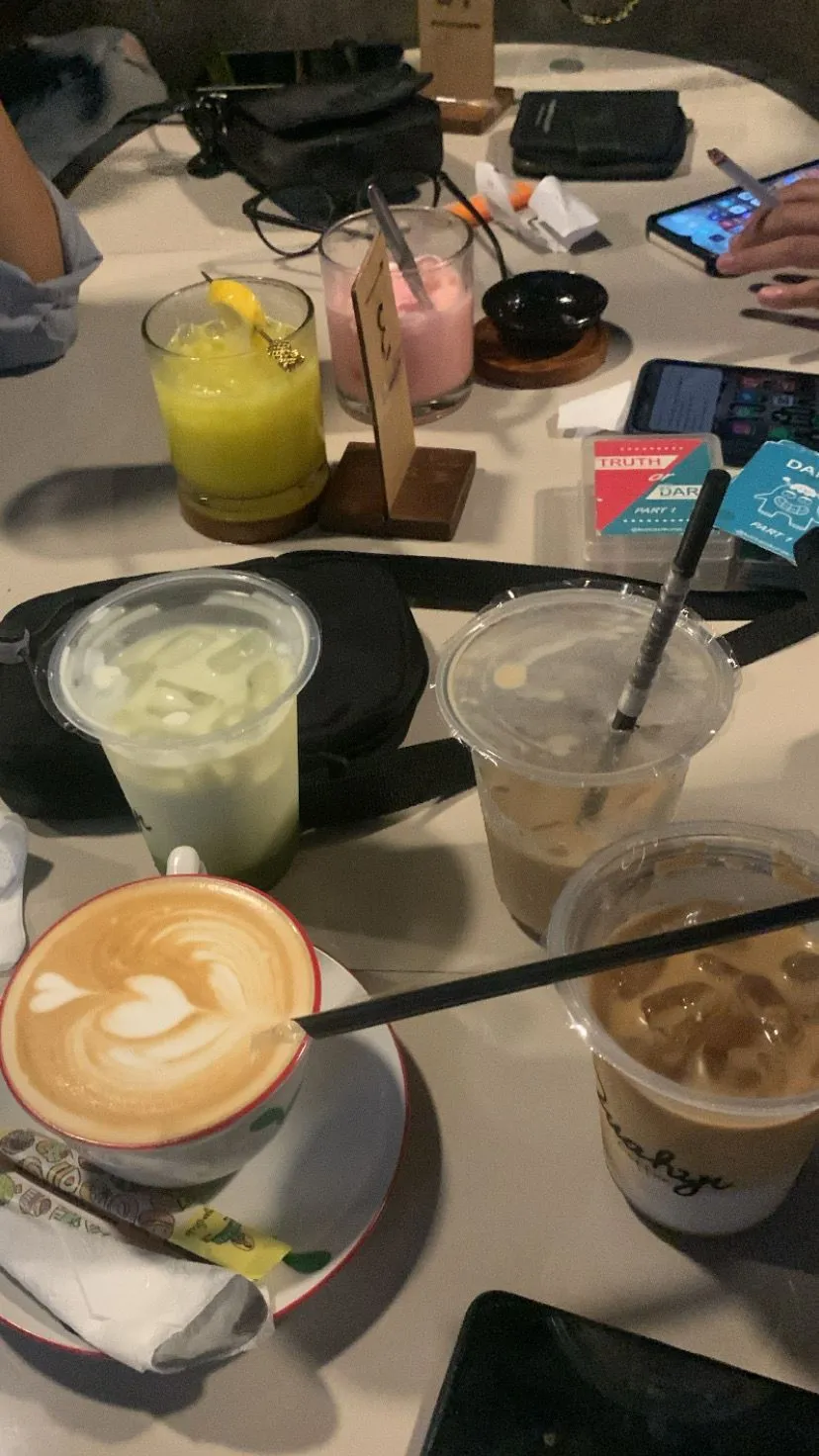 Kumpulan Foto Nongkrong di Cafe Paling Bagus dan Terlengkap 12 Foto Nongkrong di Cafe