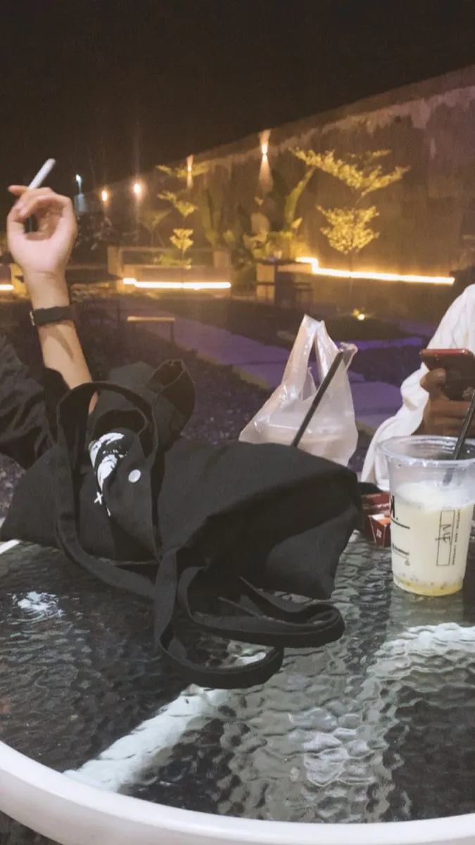 Kumpulan Foto Nongkrong di Cafe Paling Bagus dan Terlengkap 19 Foto Nongkrong di Cafe