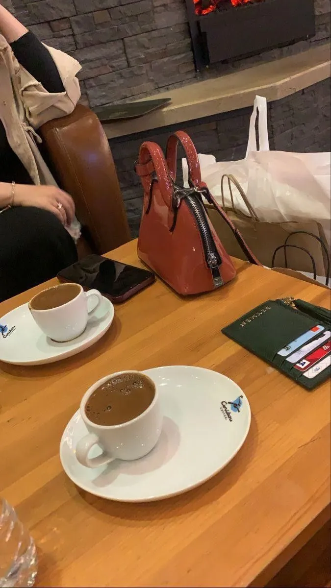 Kumpulan Foto Nongkrong di Cafe Paling Bagus dan Terlengkap 21 Foto Nongkrong di Cafe