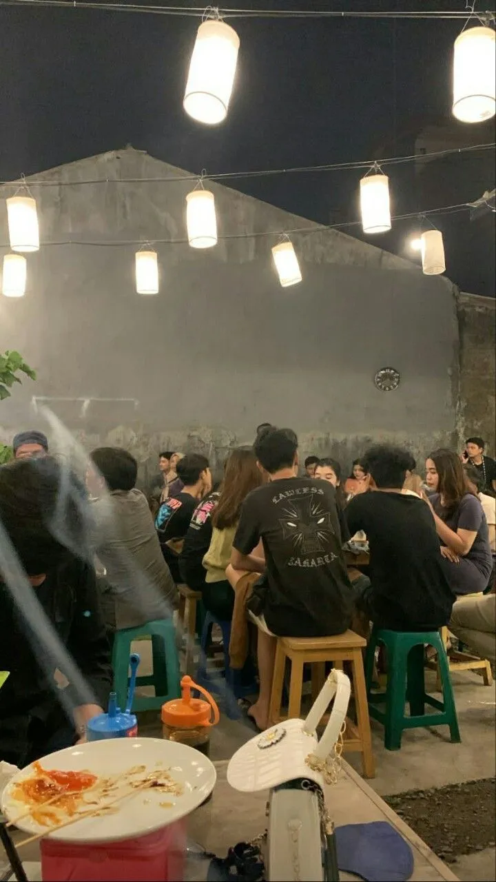 Kumpulan Foto Nongkrong di Cafe Paling Bagus dan Terlengkap 23 Foto Nongkrong di Cafe