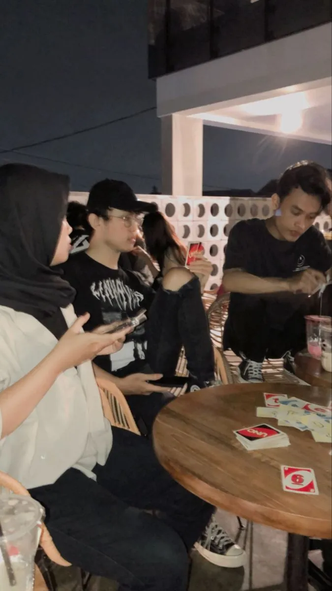 Kumpulan Foto Nongkrong di Cafe Paling Bagus dan Terlengkap 27 Foto Nongkrong di Cafe