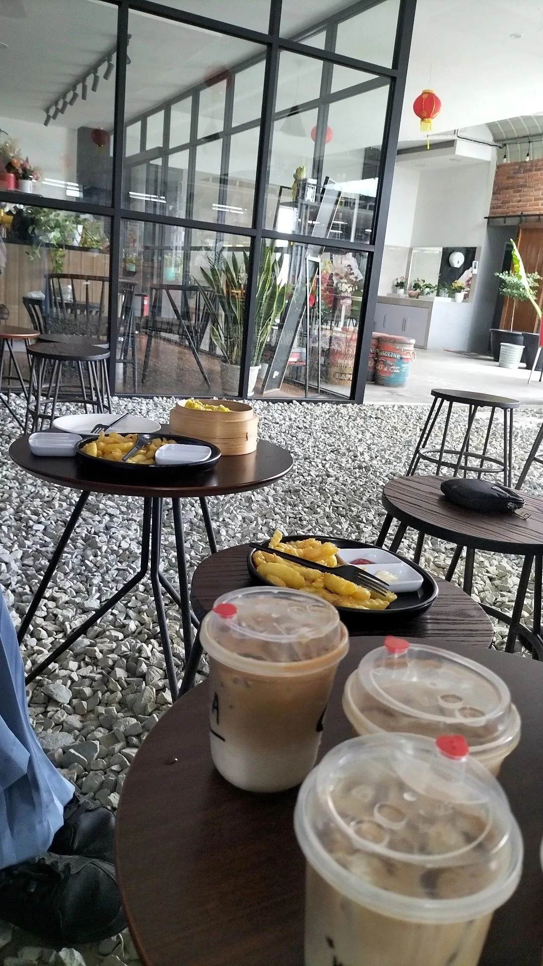Kumpulan Foto Nongkrong di Cafe Paling Bagus dan Terlengkap 4 Foto Nongkrong di Cafe