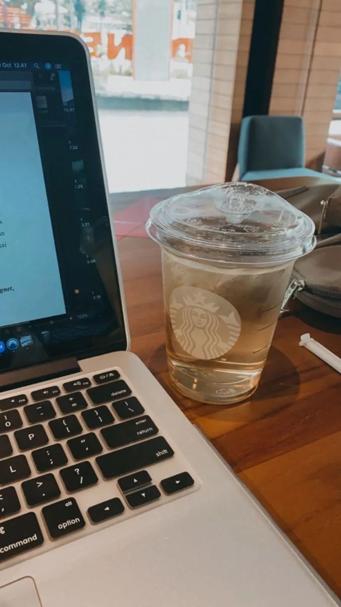Kumpulan Foto Nongkrong di Cafe Paling Bagus dan Terlengkap 31 Foto Nongkrong di Cafe