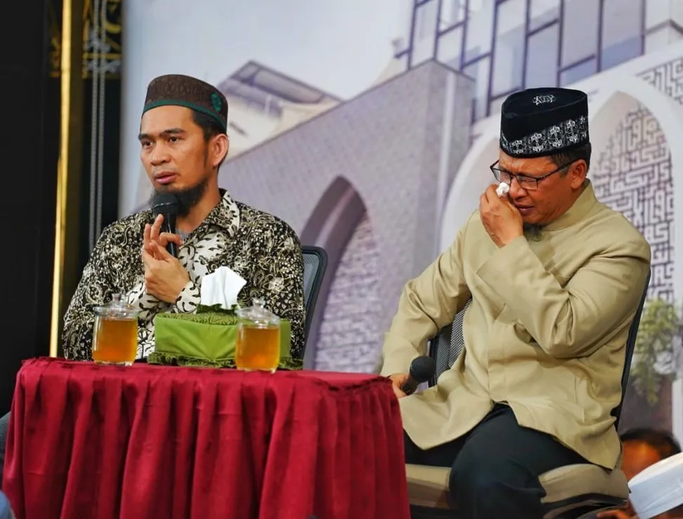 Kumpulan Foto Ustadz Adi Hidayat Terbagus dan Terlengkap 10 Foto Ustadz Adi Hidayat