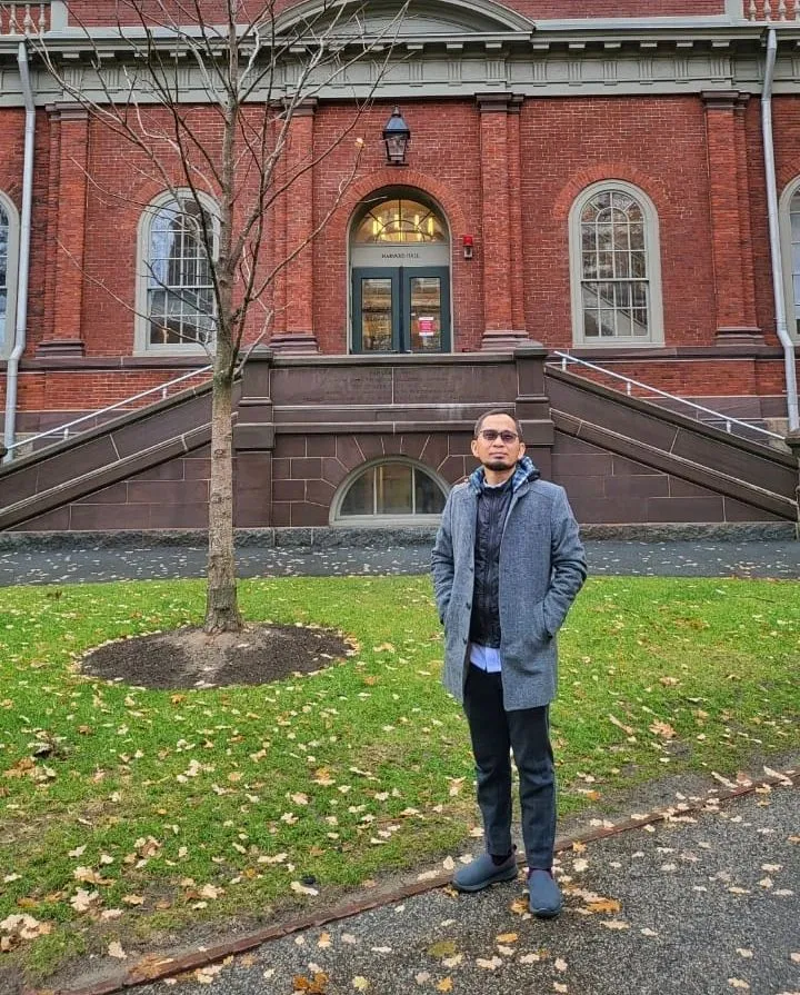 Kumpulan Foto Ustadz Adi Hidayat Terbagus dan Terlengkap 6 Foto Ustadz Adi Hidayat