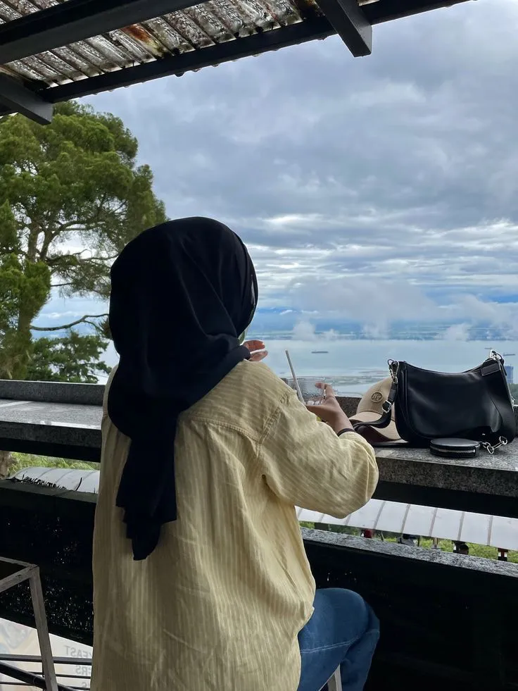 Kumpulan Gambar Wanita Berhijab Dari Belakang Galau Terbagus 14 Gambar Wanita Berhijab Dari Belakang Galau