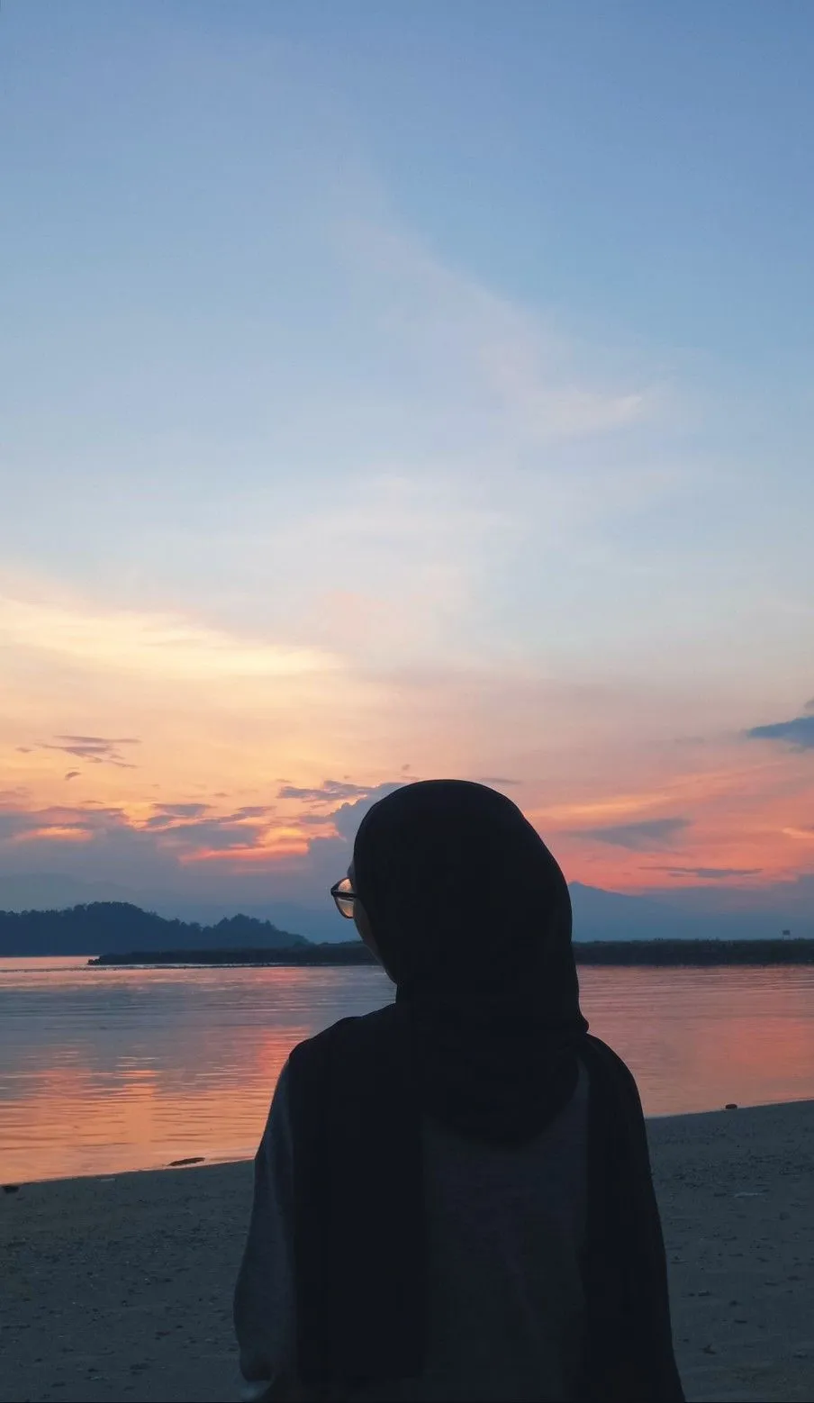 Kumpulan Gambar Wanita Berhijab Dari Belakang Galau Terbagus 19 Gambar Wanita Berhijab Dari Belakang Galau