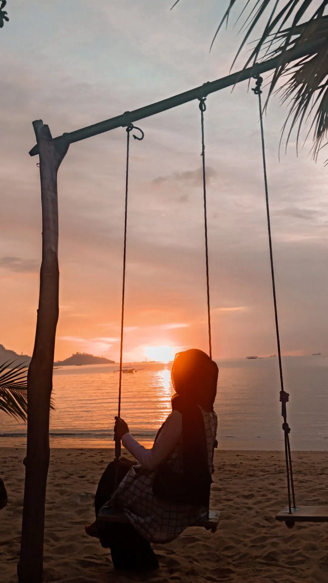 Kumpulan Gambar Wanita Berhijab Dari Belakang Galau Terbagus 3 Gambar Wanita Berhijab Dari Belakang Galau